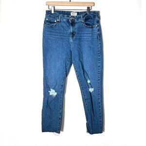 Levi's medium wash distressed mid rise boyfriend jeans size 32 B156